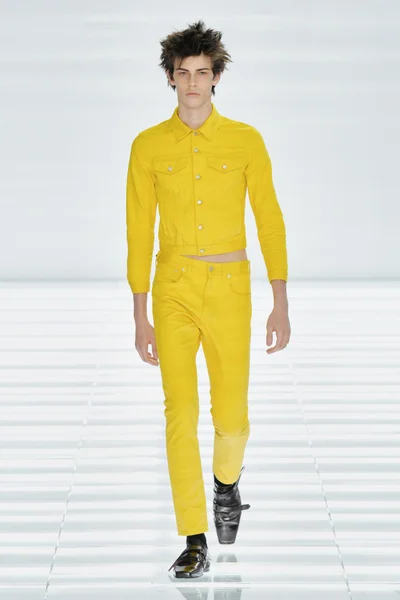 Look 48